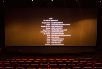 美狮贵宾会国际党委组织召开《长津湖》观影活动