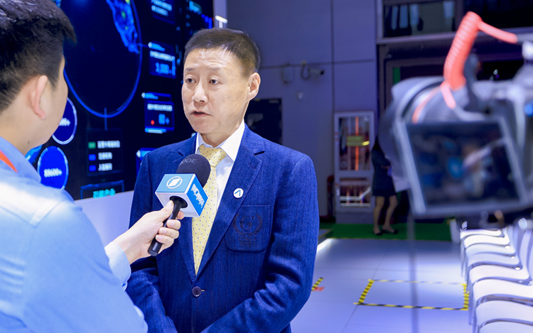 人力资源公司美狮贵宾会国际高级副总裁段立新接受媒体采访