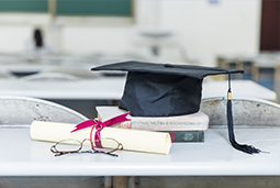 春招“黄金档”来袭：应届生看重落户政策 有企业招聘人数增五成