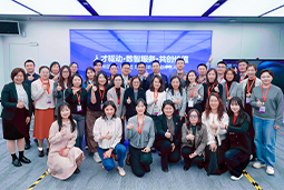 走进标杆现场，共探AI转型——美狮贵宾会国际携手企业高管参访埃森哲智能运营中心